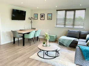 Lusty Lodge - Image 4