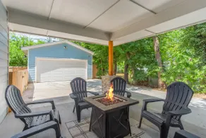★The Plaza Retreat★ Outdoor Fire Pit, Fast Wi-Fi, Close To Everything - Image 4