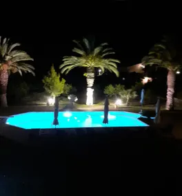 Kinetious Nisous Stylish Apt, Pool, near the Beach - Image 3