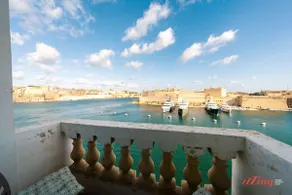 Stunning Holiday Home with Gorgeous Harbour Views - Image 2