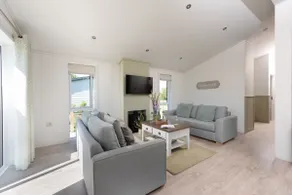 Periwinkle Lodge, 3 Roadford Lake Lodges - Image 2