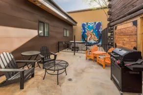 Queen Anna | Private hot tub, walk to Midtown! - Image 2