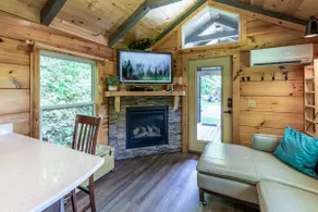 Mossy Falls -- Adorable Tiny Home Located in the Smokies with Private Waterfalls and a Fire Pit! - Image 5