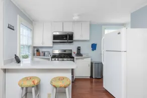 Chic Loft 1BR | King Bed in Capitol Heights - Image 5