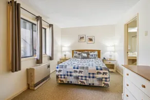1 bedroom Queen Suite w/outdoor heated pool 102 - Image 2
