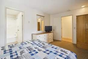 1 bedroom Queen Suite w/outdoor heated pool 102 - Image 4