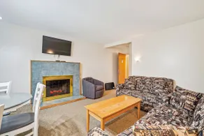 2 Bedroom Suite outdoor heated pool 107/108 - Image 4