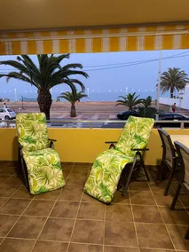 Oceanfront apartment with terrace Ideal for families - Image 2