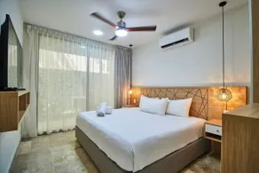 Sherlock - Swim up Suite & Gym & Beach Club Access - Image 3