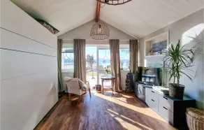 Amazing Home In Vänersnäs With Wifi - Image 5