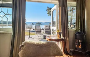Amazing Home In Vänersnäs With Wifi - Image 3