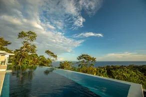 Stunning Ocean Villa - Infinity Pool & King Bed - Image 4