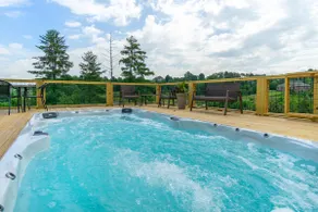 Sleeps 18: Swim Spa, Hot Tub, 18 Mins to Asheville - Image 2