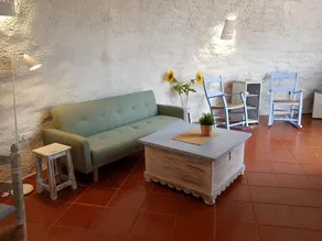 Deluxe bungalow with city, beach, and mountain views - Image 4