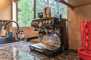 Evergreen Pinecone Cottage • Hot Tub • Pool Access • Espresso • A/C - Image 4