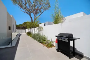Lola Sea Villa - Image 4