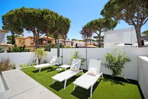 Lola Sea Villa - Image 5
