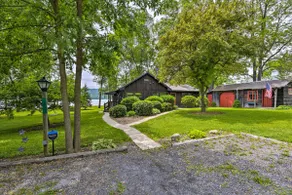 Cozy Lake Champlain Cottage w/ Beautiful View - Image 3