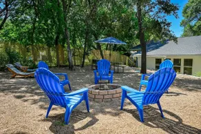 Large 6BR Lakefront Home With Private Pool & Views - Image 5