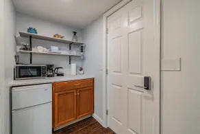 Cozy & Charming Studio Close to Downtown - Image 3