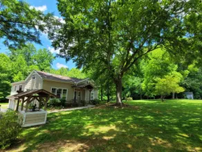 Quiet Country Farmhouse - Image 5