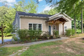 Quiet Country Farmhouse - Image 2