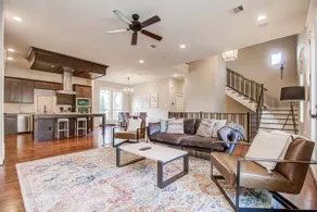 Southern Charm Meets Easy Convenience 5 mins to DT - Image 5