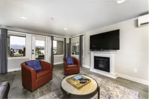 GV100 Lakefront Walk to Downtown Sleeps 8 - Image 3
