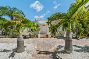 Miramar Villa by Rove Travel - Heated Pool, Beach - Image 5