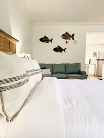 516-Remodeled Suite Retreat 3 min walk to beach! - Image 4