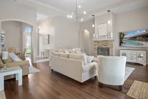 Luxury Heated Pool Home, 85 inch TV, King bed - Image 4