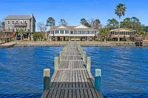 Belle Vue Retreat Fairhope Water & Wood Properties - Image 4
