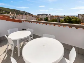 Stunning sea views with private pool - Image 5