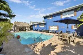 TIKI BLUE Big beach house with heated pool, hot tub and Tiki Bar. - Image 5