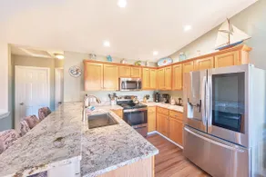 Coastal Retreat in Long Beach: Walk to Attractions - Image 5
