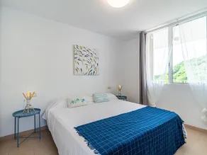 Apartment with sea views and beach access - Image 5
