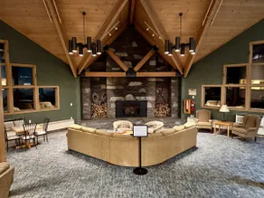 Loft sleeps 6 | private king bed | pool & hot tub - Image 3
