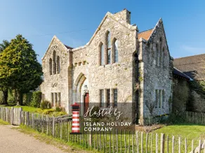 The Old Abbey Farmhouse - Stay at Quarr Abbey Monastery - Pet-Friendly Farmhouse with History & Countryside Views, surrounded by woodland & nature - Image 2