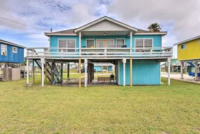 Walk to Ocean: Coastal Surfside Beach Bungalow! - Image 2