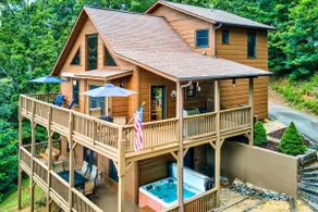 Spacious Murphy Chalet w/ Hot Tub: Mtn Views! - Image 2