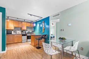 Cute Condo Close to Campus - Walk to Shands/Pool! - Image 3