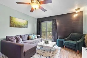 Cute Condo Close to Campus - Walk to Shands/Pool! - Image 2