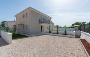 Villa mit Garten, privatem Pool und Terrasse - Image 5