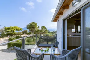 villa on the sea - Image 3
