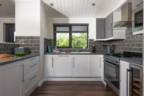 Juniper Lodge, 28 Roadford Lake Lodges - Image 4