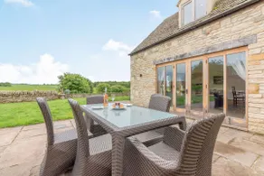 Dog friendly holiday cottage in the Cotswolds with a hot tub - Owls Roost - Image 4