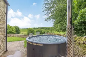 Dog friendly holiday cottage in the Cotswolds with a hot tub - Owls Roost - Image 3