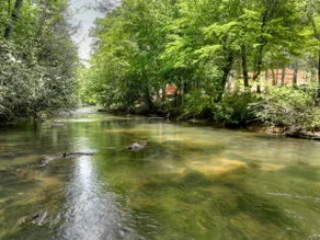 CreekFront Retreat HotTub, FirePits & Billiards - Image 4