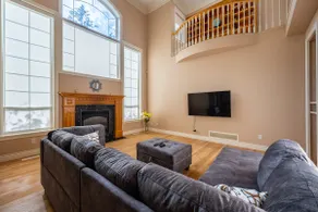 Cheerful 7 bedroom home C/W hot tub, 1.6 Acre lot - Image 3