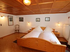Apartment with balcony and lots of privacy - Image 3